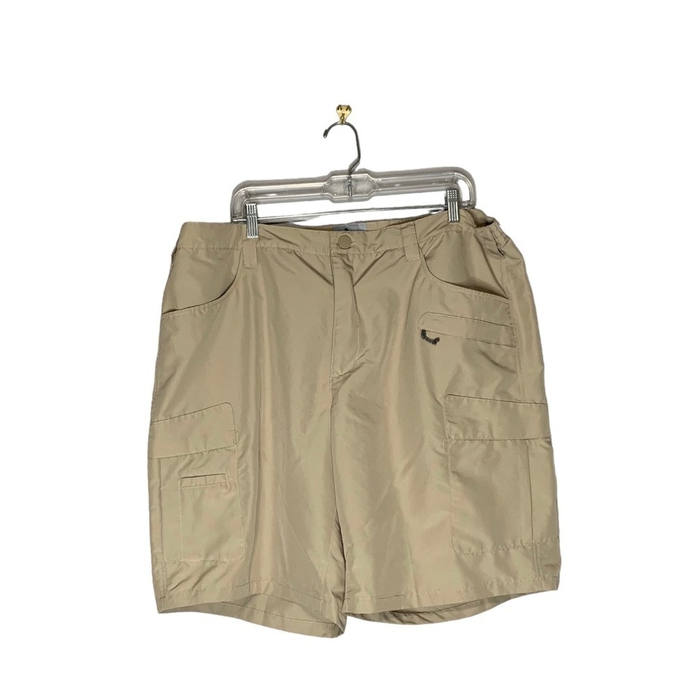 Field and Stream khaki Cargo shorts. Lightweight.‎ Size 2XL.